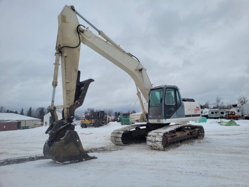 2008 Terex TXC 225 20T LC1 Excavator photo